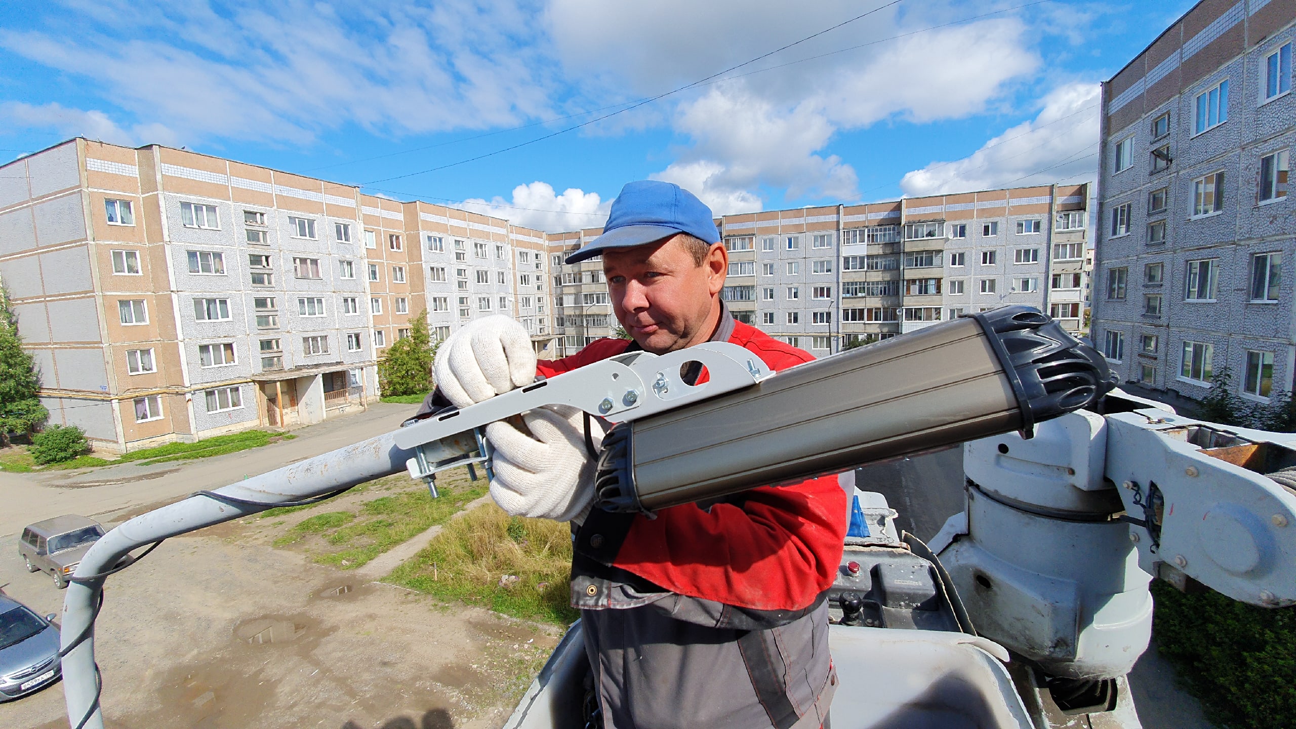 Image: sverdlovskaya_oblast_montaj_fonarya.jpg